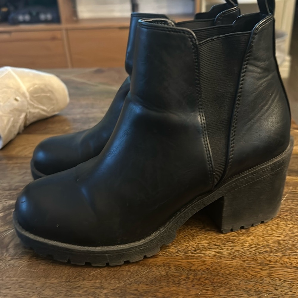Soda heeled Chelsea boots
